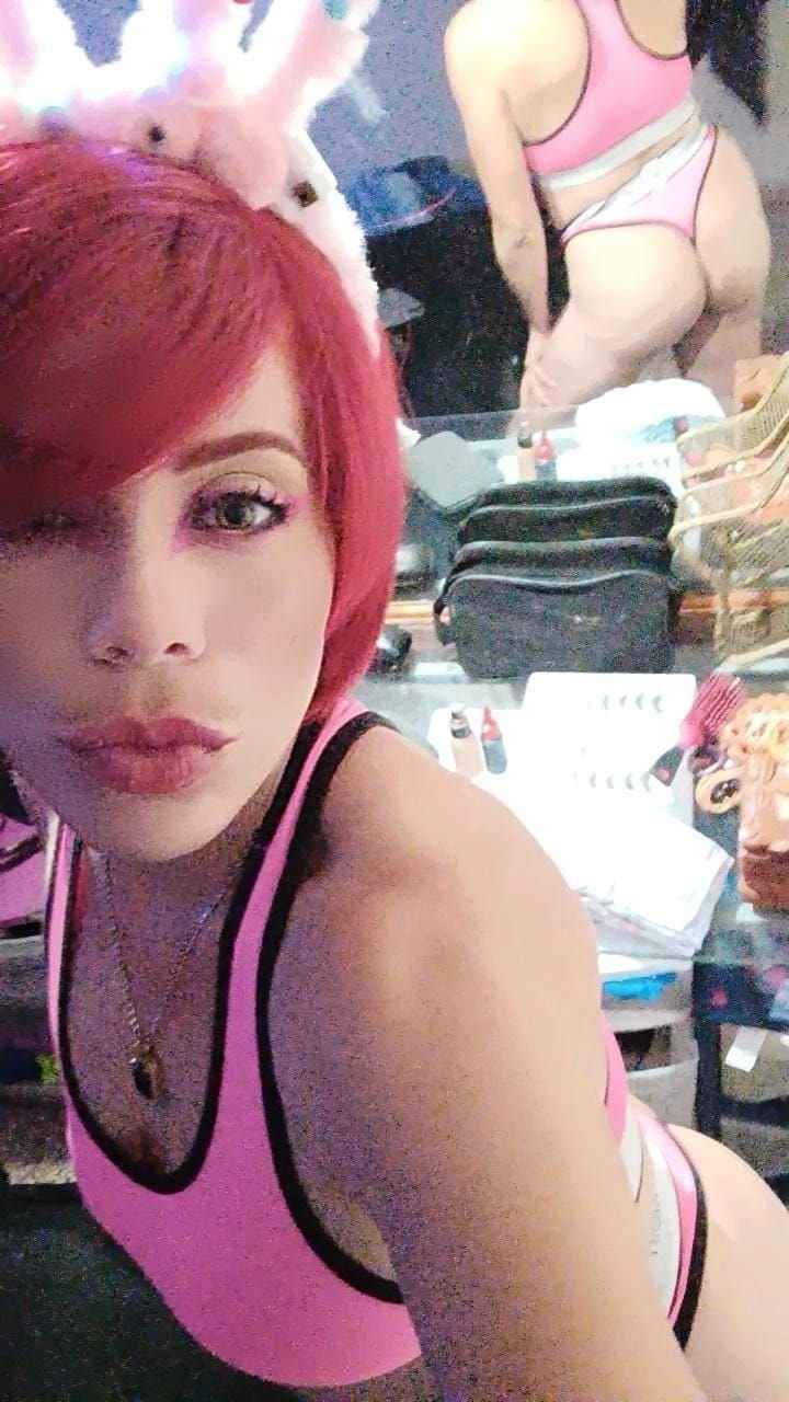 Next door neighbor sending me her hot ass pussy