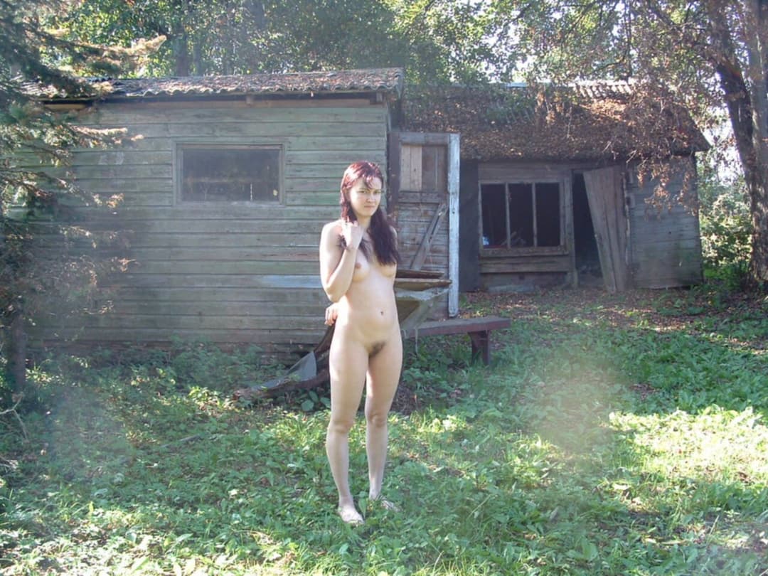 Exhibitionist Ina loves to be free in nature. Enjoy!
