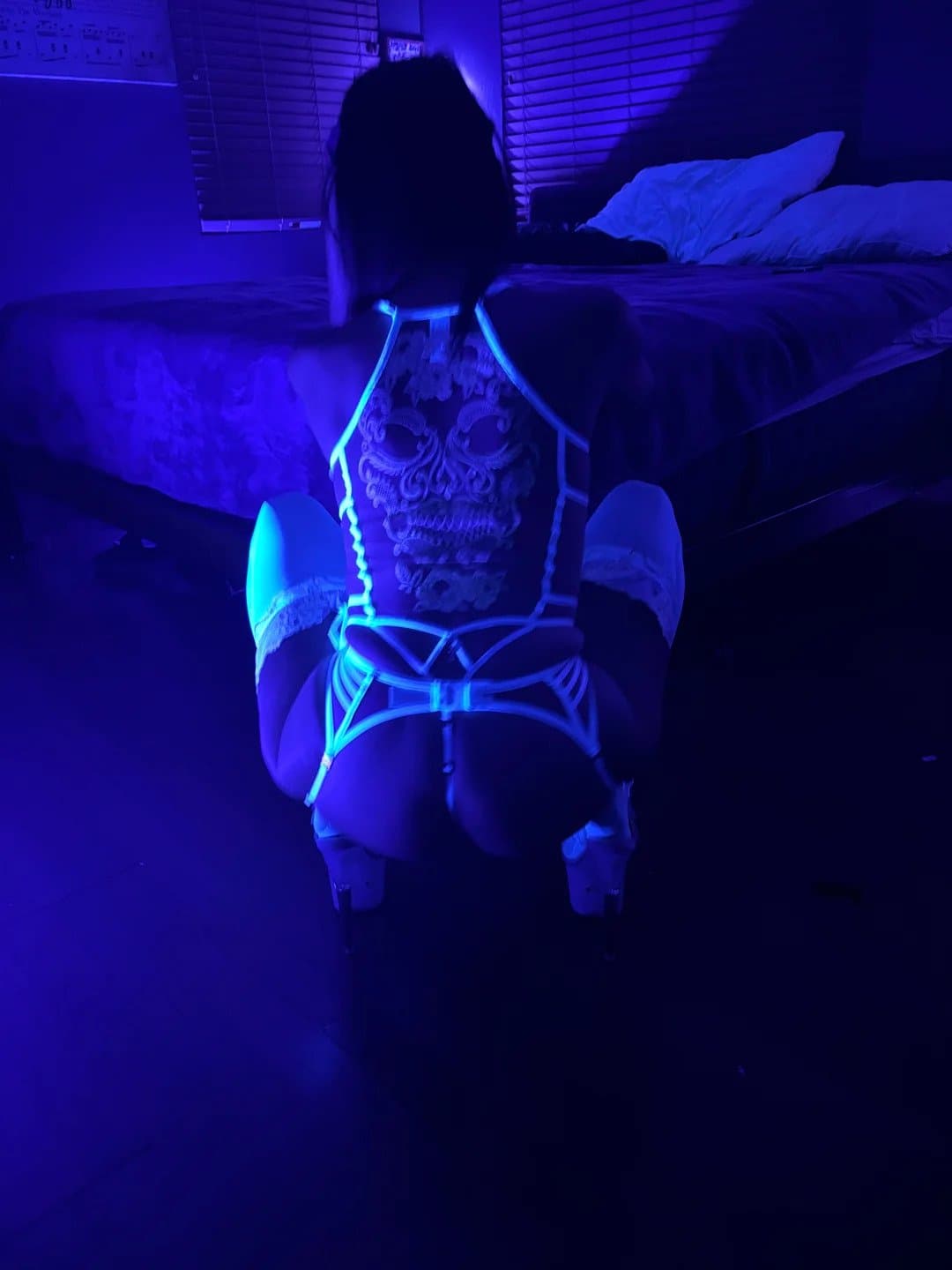 Molly high firsky neon whore wants bbc experience