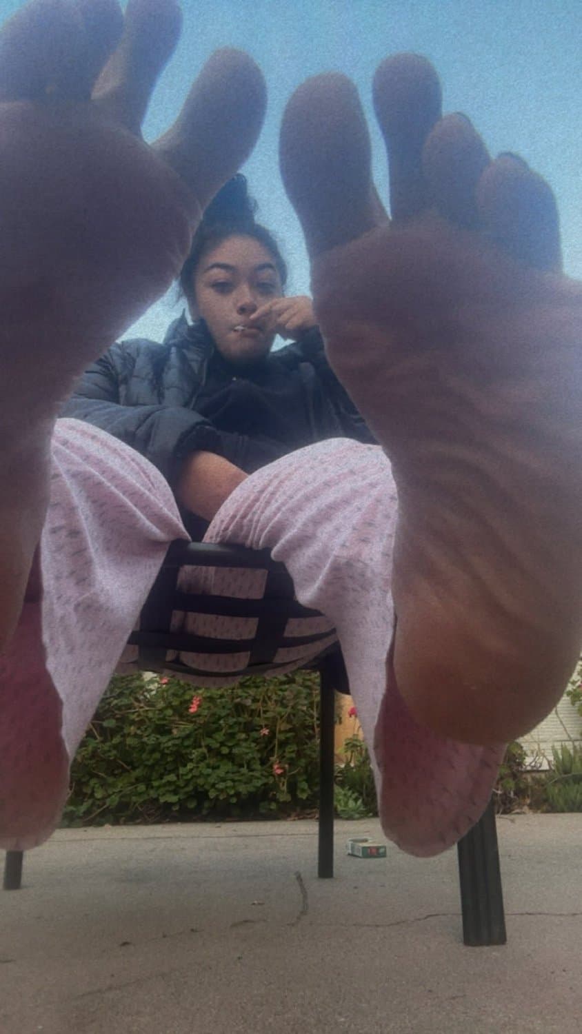 Pretty Polynesian feet