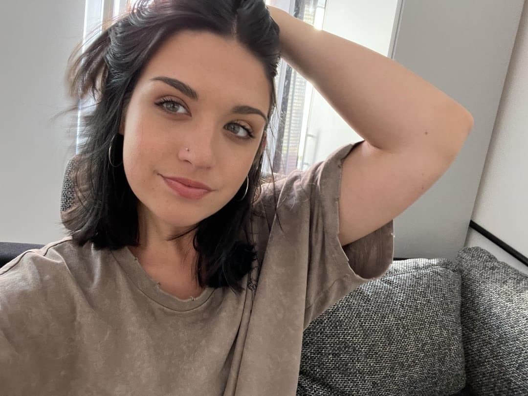 Thick PAWG Gym Slut Has A Great Big Ass