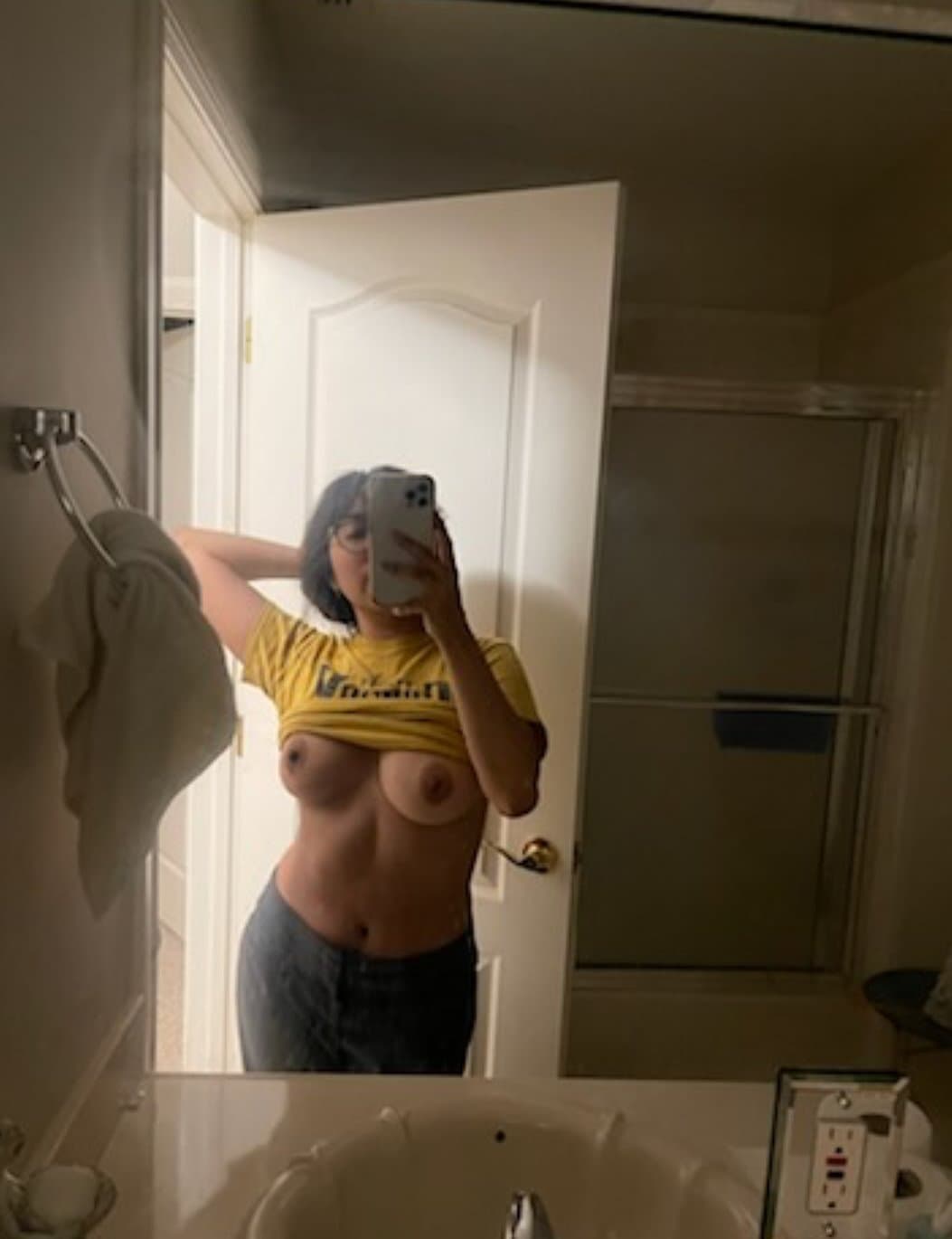 Click to view full size Lana - mclizzabeth - Latin Nude Amateur - Amateur Superb Teen Huge Tits - Full Gallery