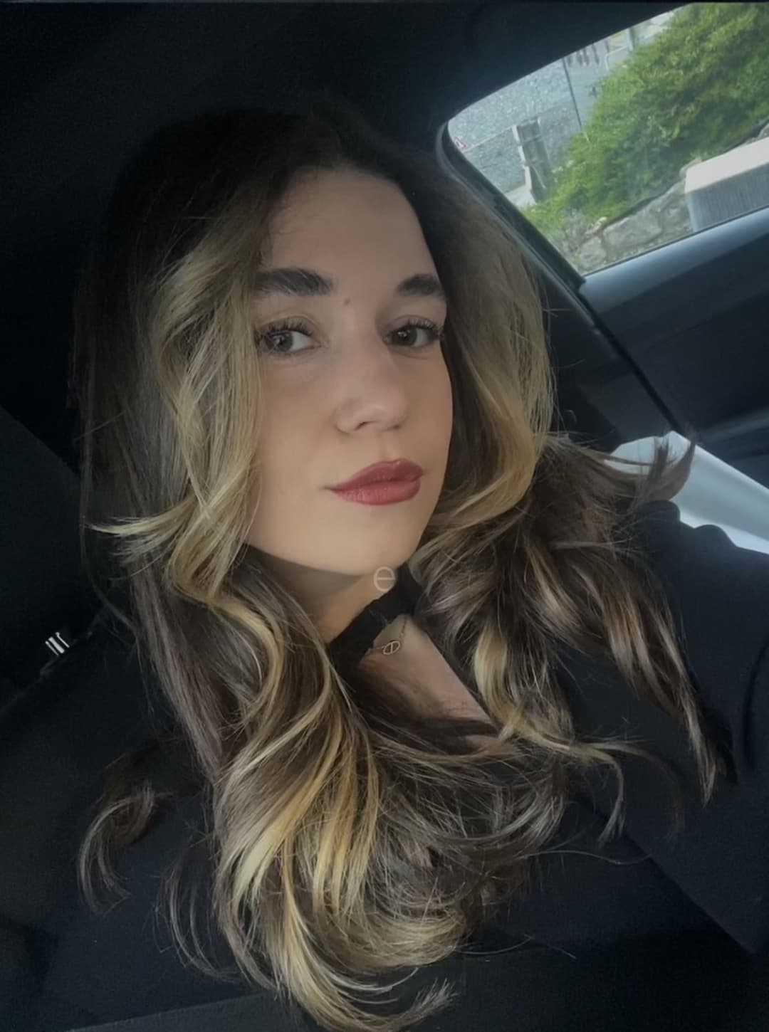 Italienne Belge célibataire qui veut du BBG