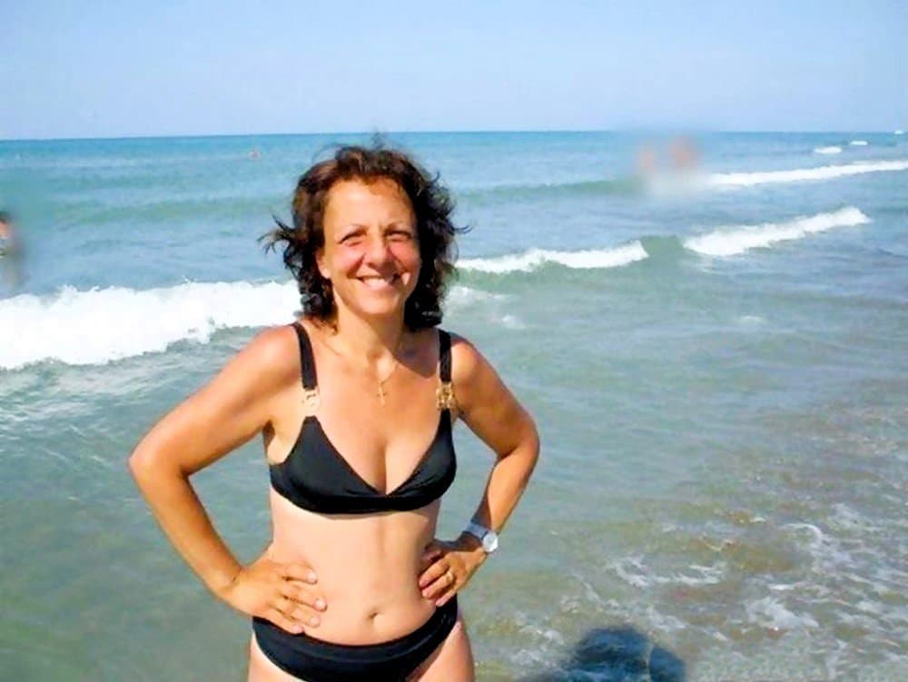 LE PIACE MOSTRARSIE FARSI FOTOGRAFARE DAI GUARDONI