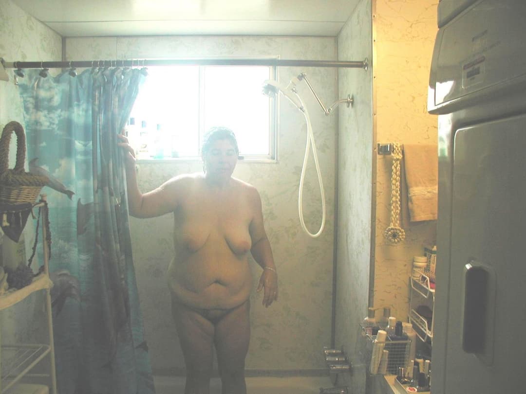 Lynne - Cute, Cuddly & Wants To Be Seen..!!     (er)