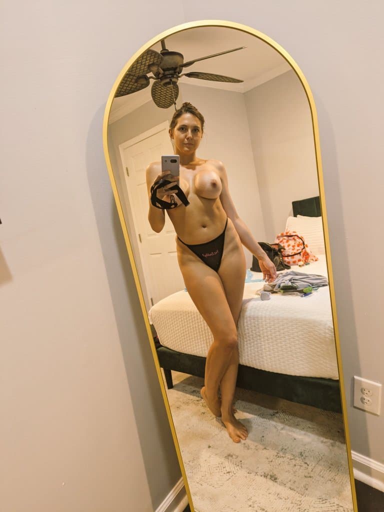 Sadie Holmes unbelievably DELICIOUS FEET and BODY - some of the sexiest feet on Earth