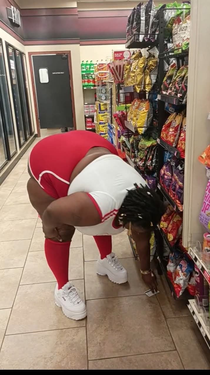 HUGE THICK MEGA EBONY BBW BUG OLE JUICY ASS BOOTY