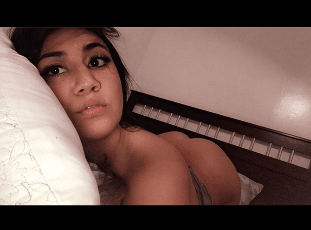 Mientras ella chupaba pija entra su hijo al cuarto ?