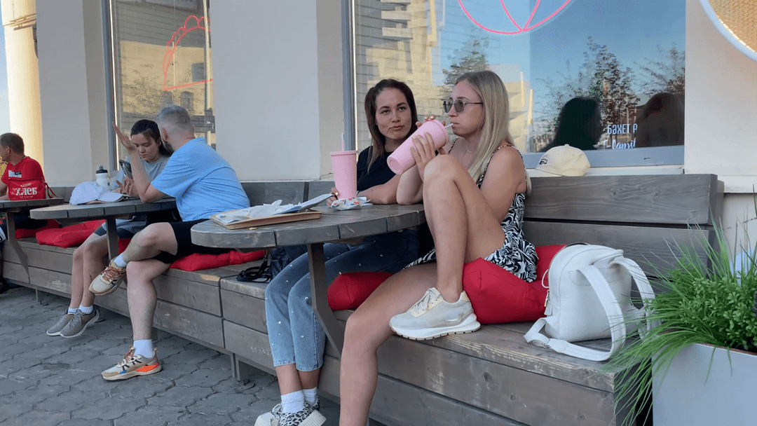 Click to view full size upskirt