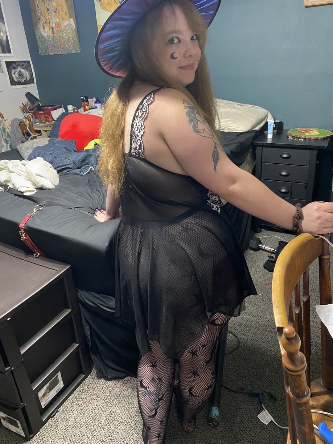 Click to view full size Witch bbw slut shows off