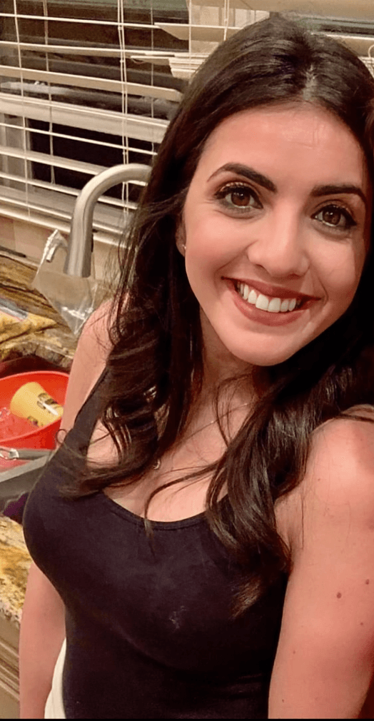 Smoking hot wifey gets naked ❤️