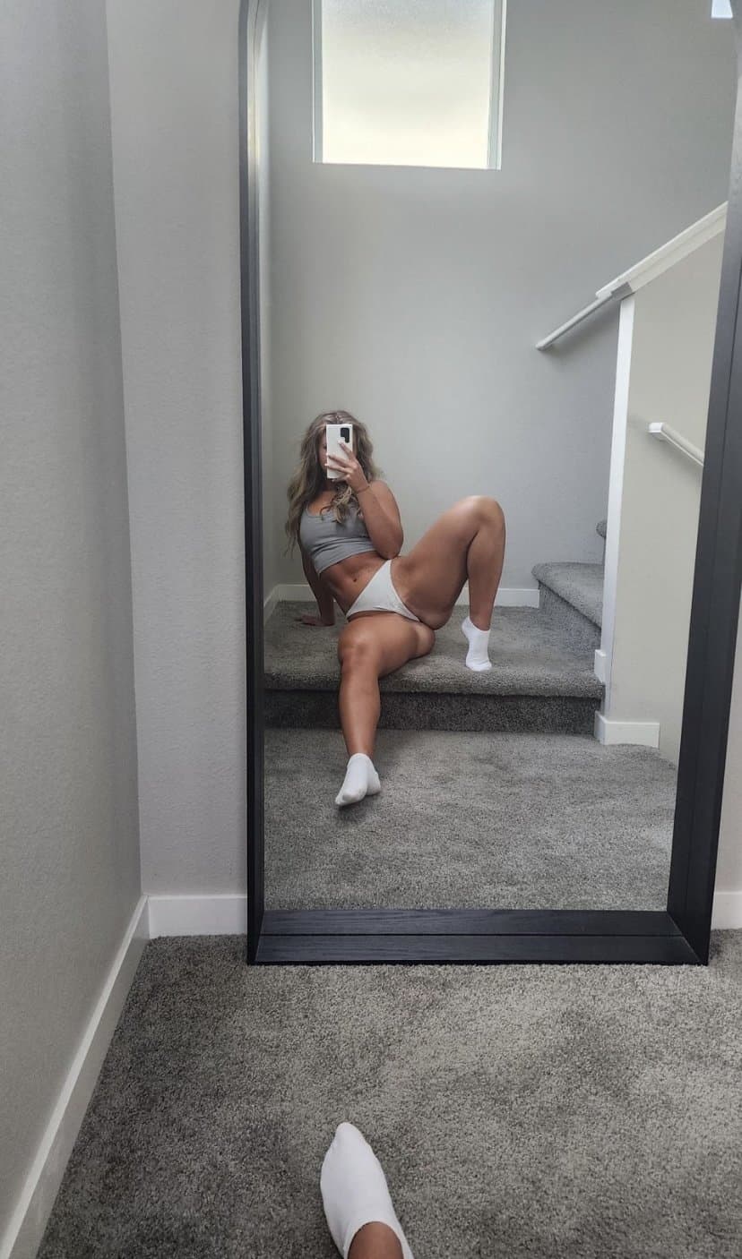 Click to view full size My mums pussy getting licked and giving head she’s a slut milf needing dick pound dm me