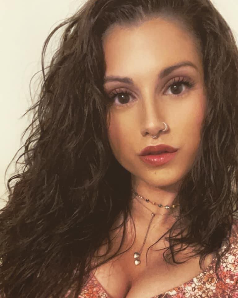 Click to view full size Pretty Italian girl first is hesitant to show her big tits, ends up masturbating on the G G W bus