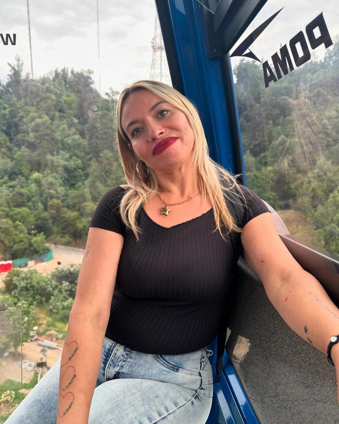 Haberme cogido a la mamá y unos años mas tarde a su hija fue excitante, las dos la chupan delicioso