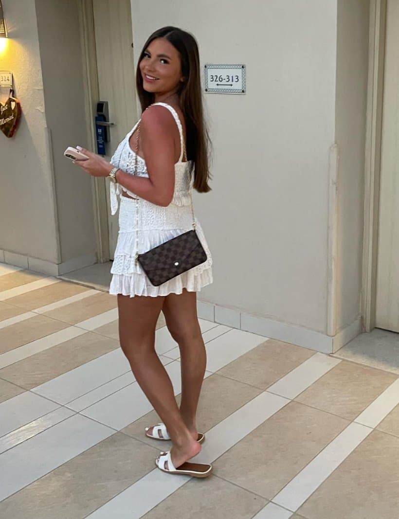 Click to view full size Heavy Makeup Chav Webslut