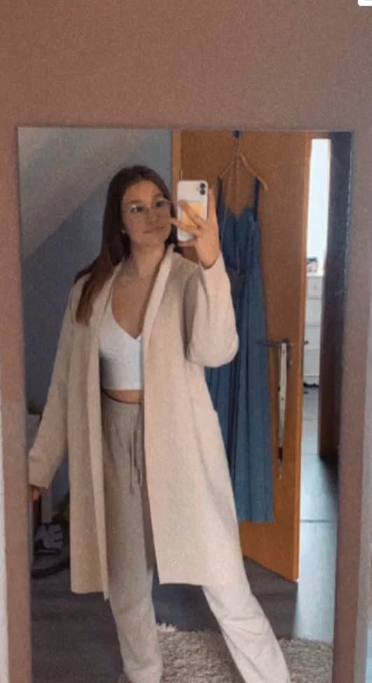 Tight 18 year old german teen whore Hannah J. | Geile 18 jährige deutsche Hure Hannah J.