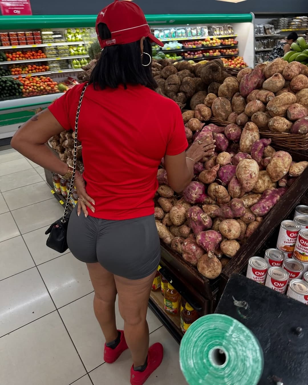 Shortinho de casada putinha sair na rua ?? que tesao que tenho em ver uma casada assim ?