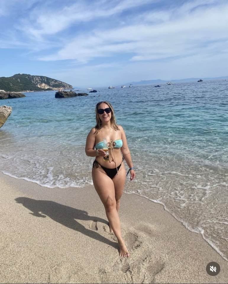 Kaitlyn and leah slut sisters and there friends rate those sluts in comment dm or kik : saa5642