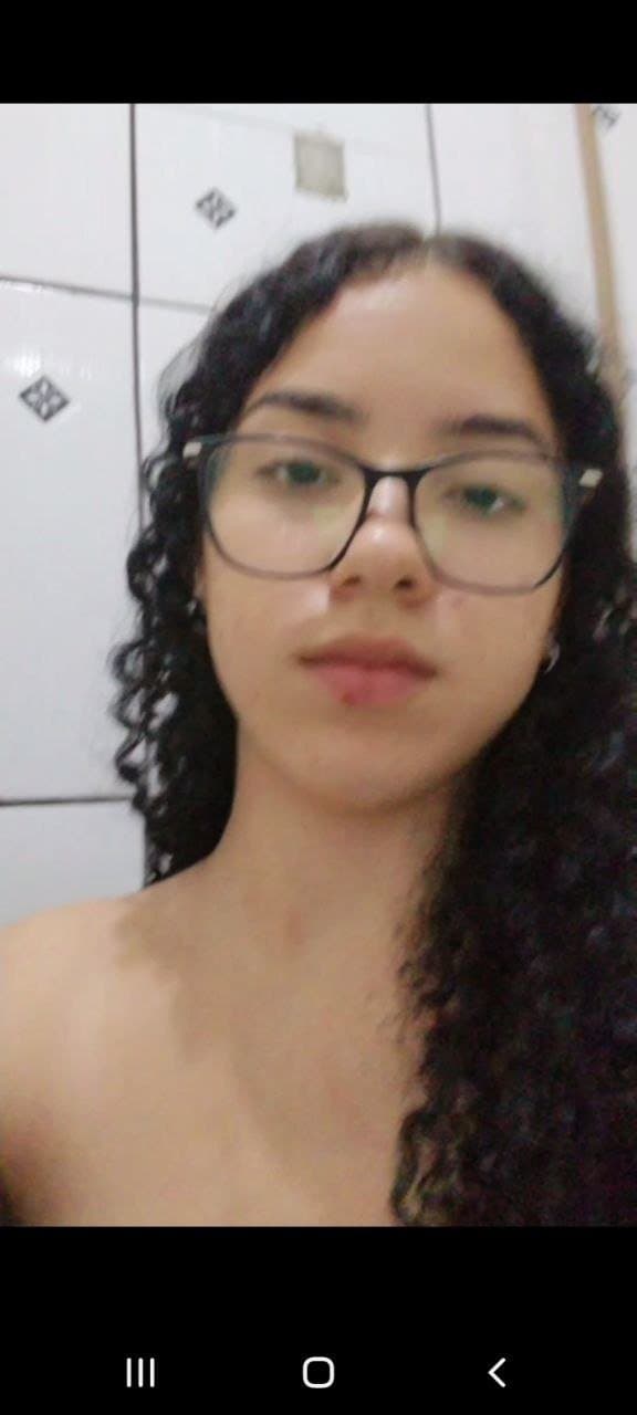 Prima safada mandando fotos e nudes para primo com tesão