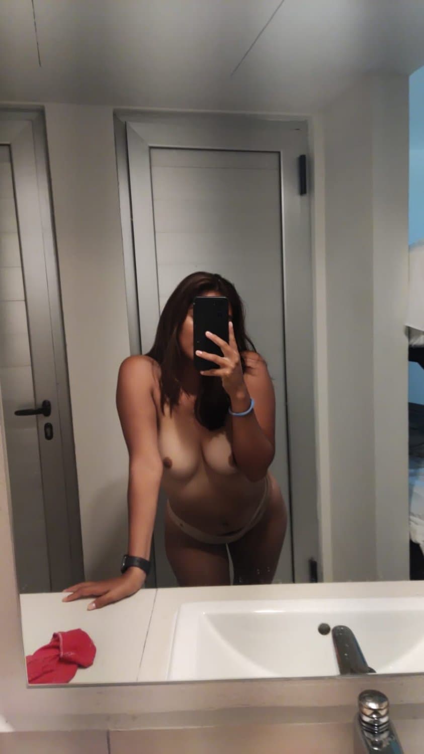 Click to view full size Mi novia se muestra completa