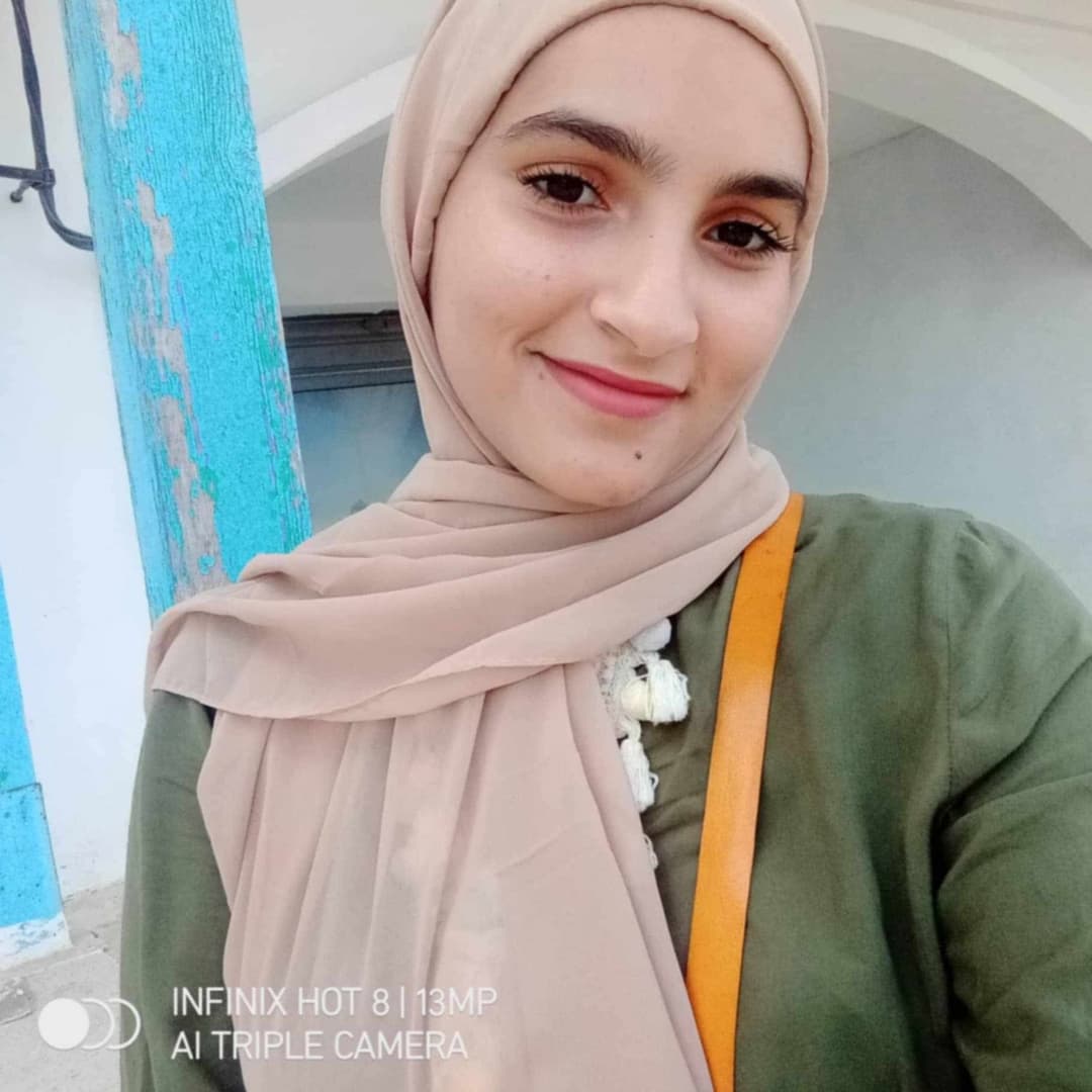 Tunisian hijab girl without hijab sexy slut and hot ??