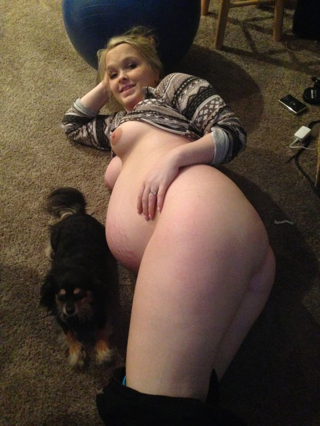 My 9 months pregnant dripping