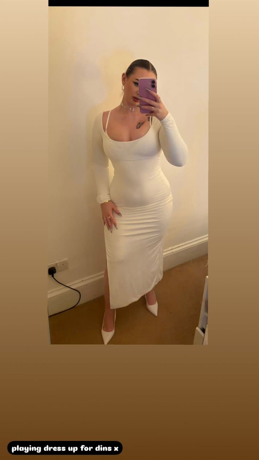 thick gym girl phoebe kitchen 22