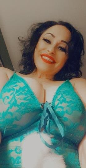 BAD DUMB THICK MATURE MILF MOM WHITE SNOWBUNNY MILF GOT ASS madura culona mama
