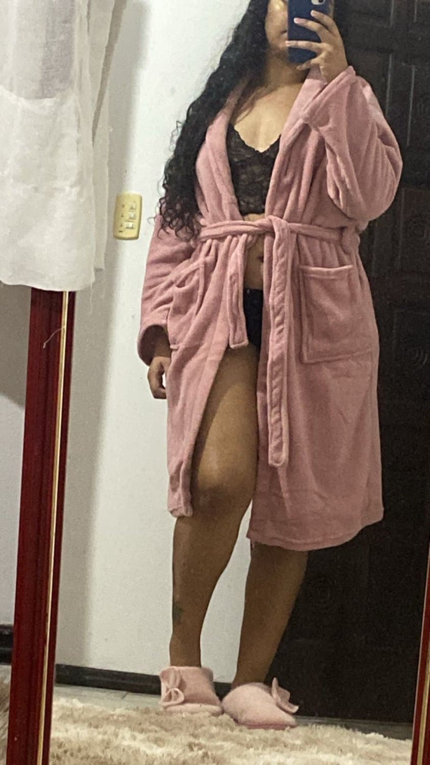 essa morena é uma maquina de quicar, tem uma buceta gigante, e gosta muito de porra na buceta pv