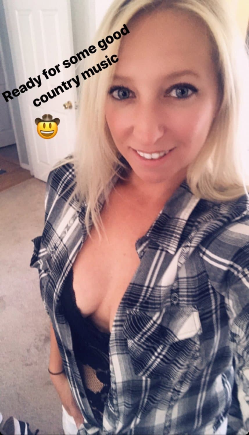 Shanna lets me finish on her face