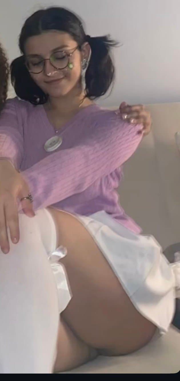 Curvy nice titty dark haired beauty wants to be made famous as a webslut