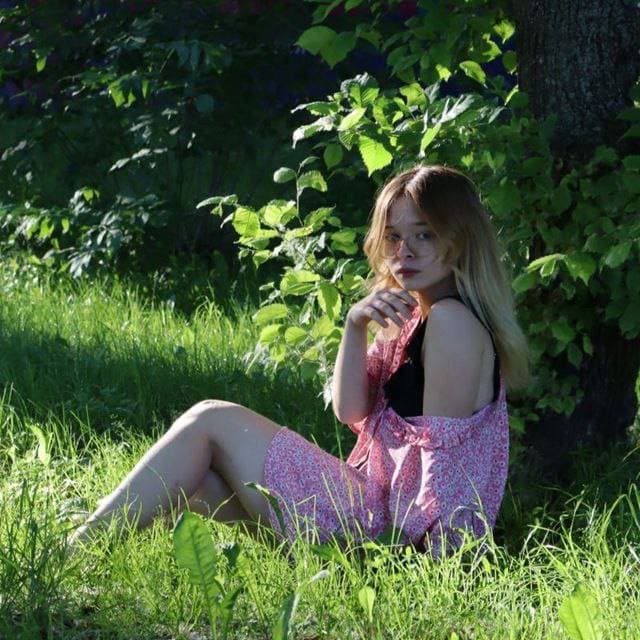 Cute teen show her new shoes. feet ff fetish foot high heel