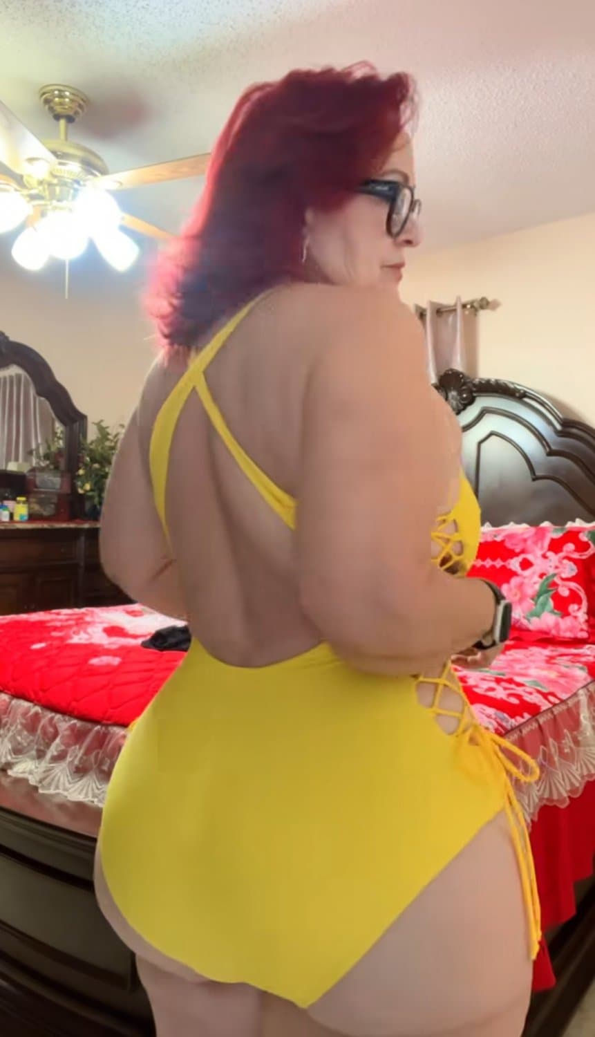 Sexy photos of my hot mom big ass, I stole the photos from her cell phone