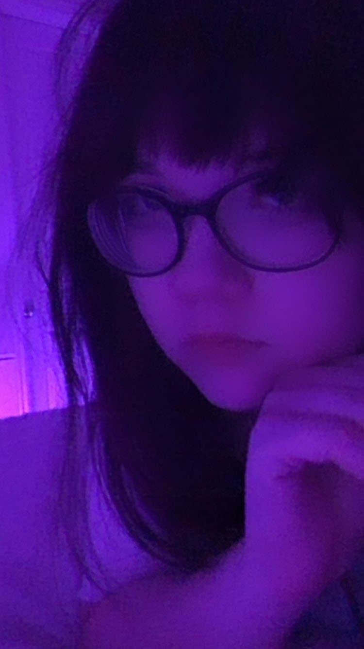 nerdy chubby glasses girl