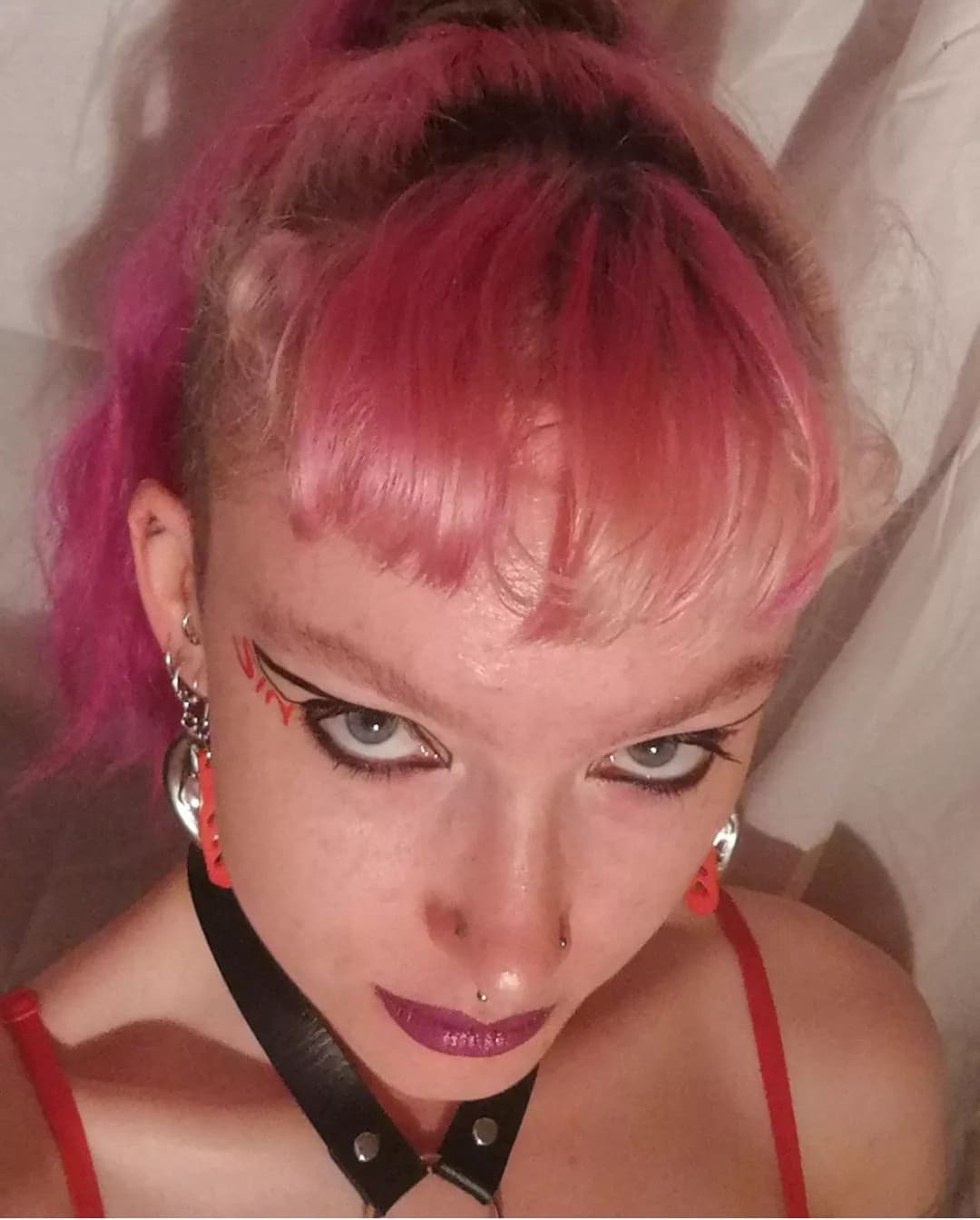 Kinky nonbinary pole dancer