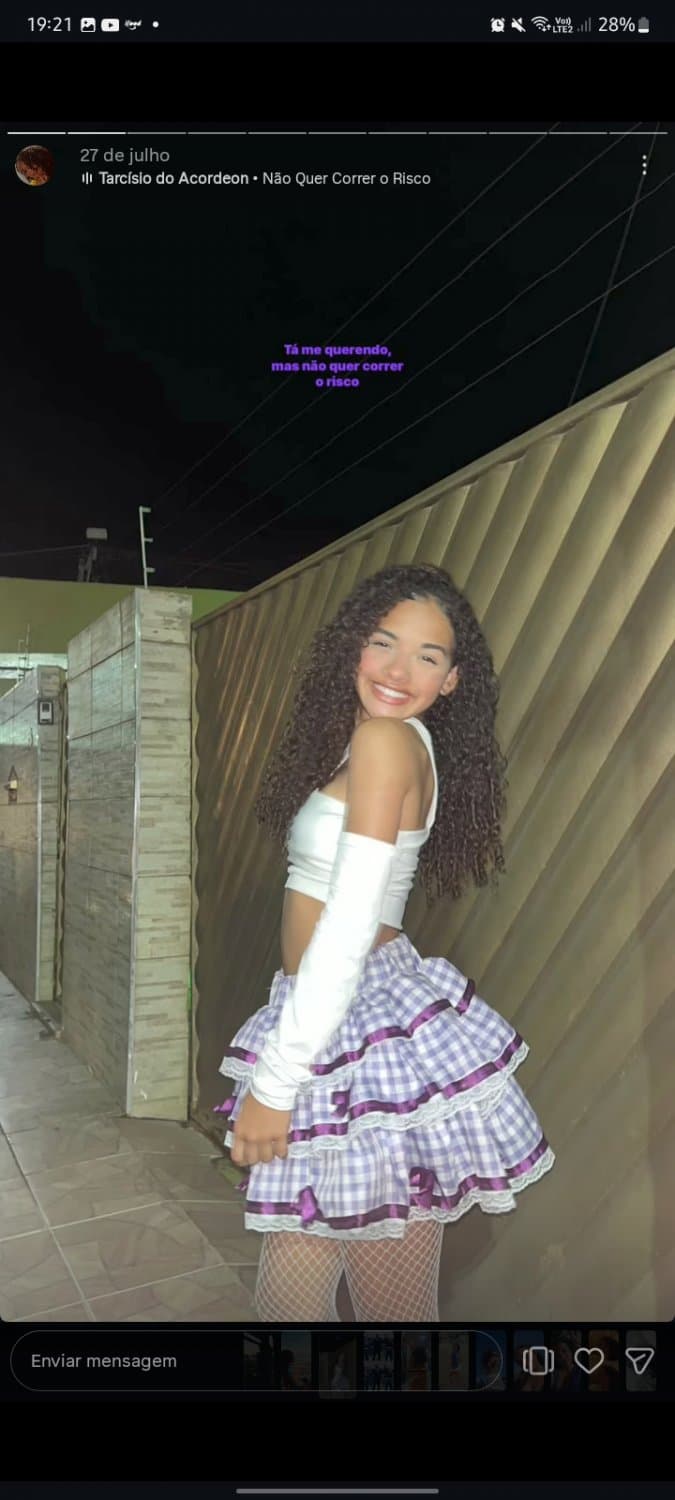 Click to view full size dudinha. putinha novinha da minha cidade. vazada dando pro tio e pro primo dela. ig dela no meu pv