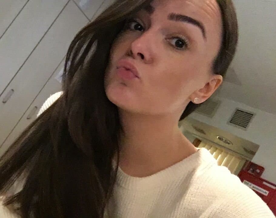 Click to view full size Simone is a horny slutmom ??