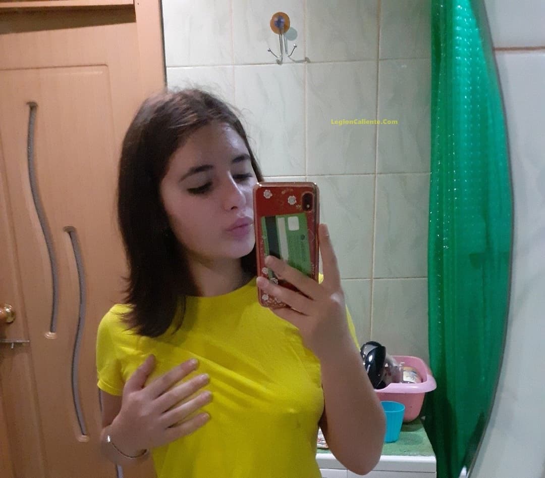 Putit4 Milán mostrando su tetitas chep4 lindo cul0 zorrit4 cam.