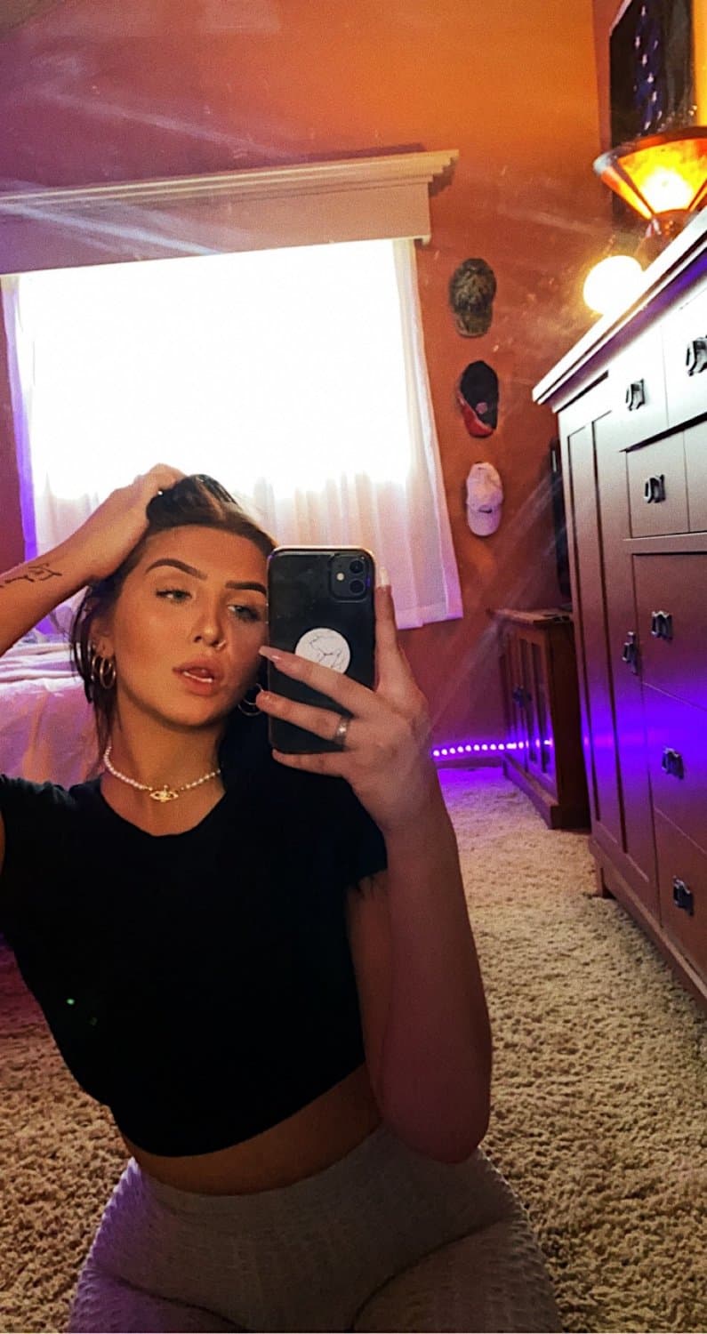 I just walked in on my friends girl with some random jocks big cock between her tits