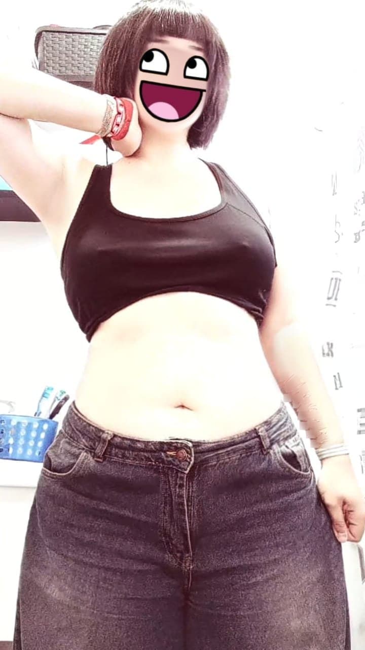 Le encantan las pijas grandes a esta putita infiel culo gordo