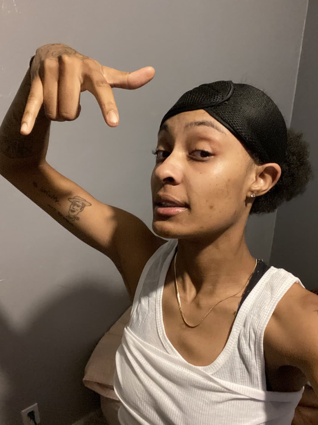 Light Skin Stud Dyke Red