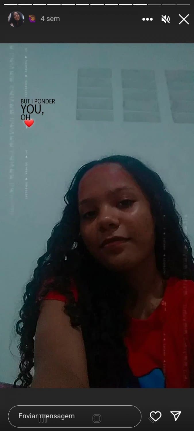 Se eu disser que essa morena tira muito leite vcs acreditam?