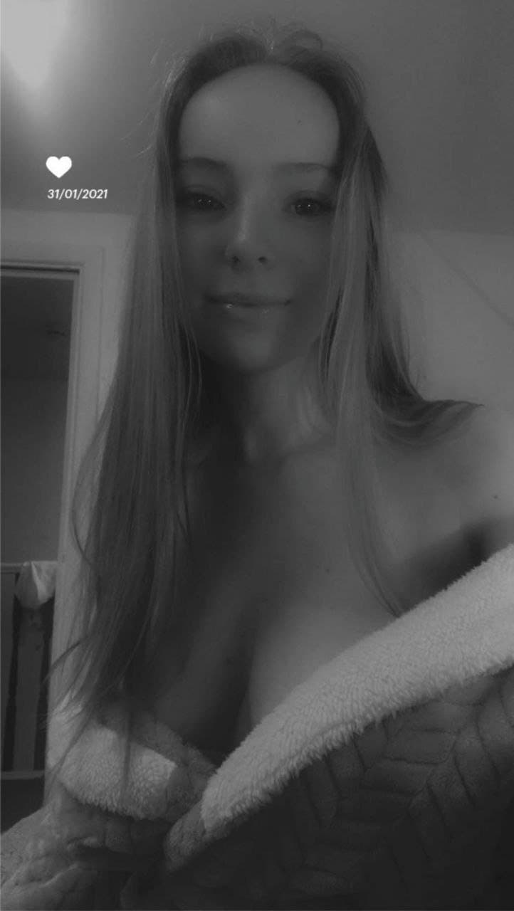 Submitted and risked Girlfriend. Want to risk your girl too? DM me