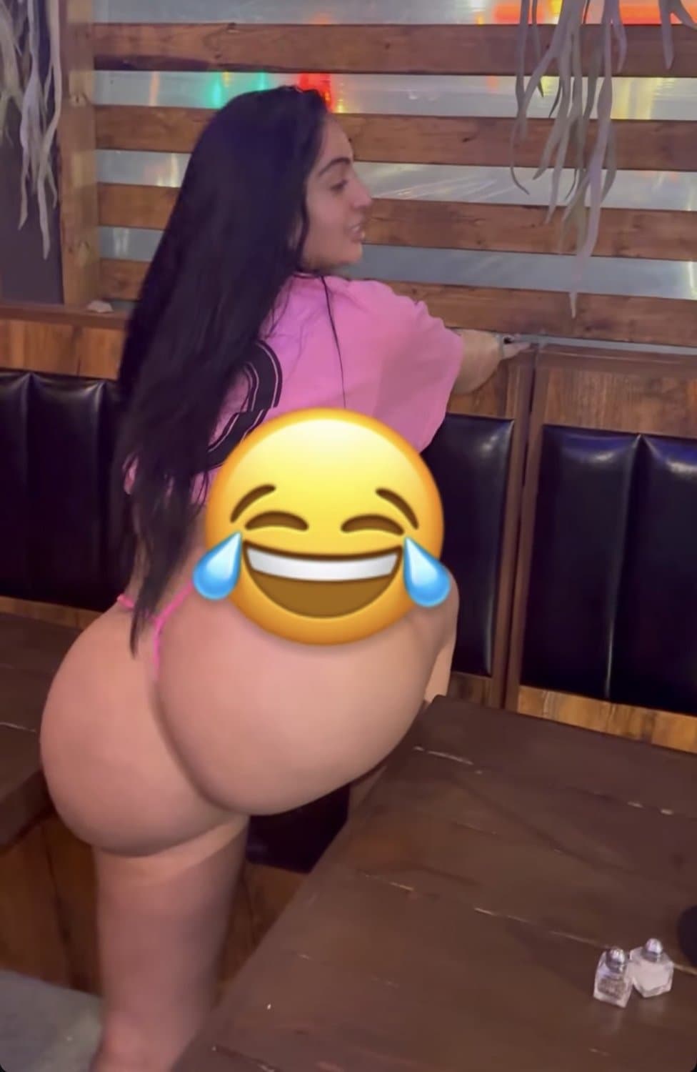 Click to view full size She don’t give a shit middle eastern booty jiggle