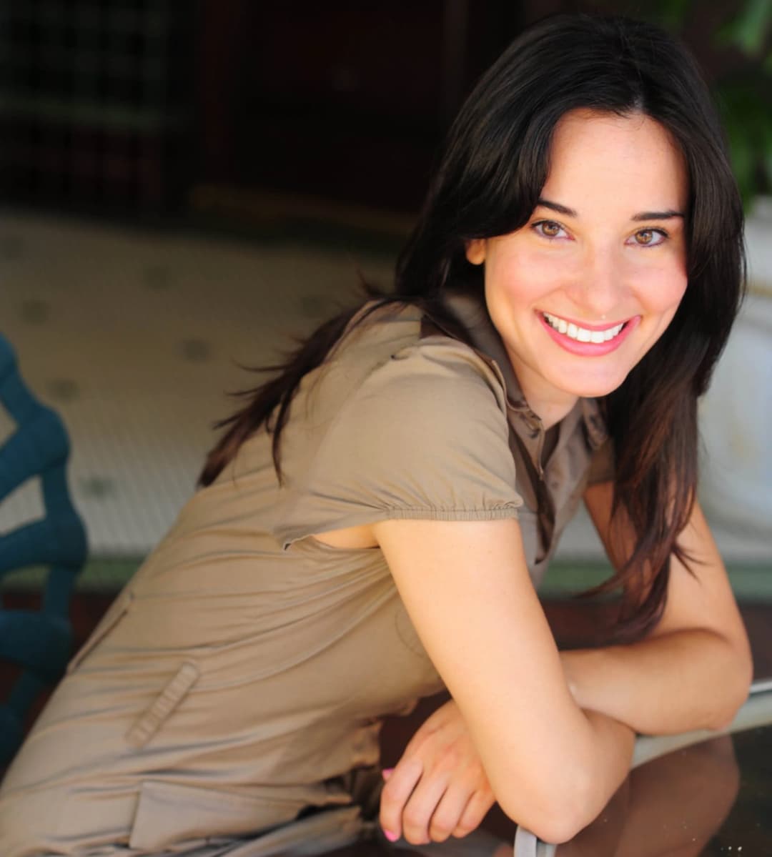 Natural beauty actress Alison Becker is so sexy with a fuck me smile and slutty petite body