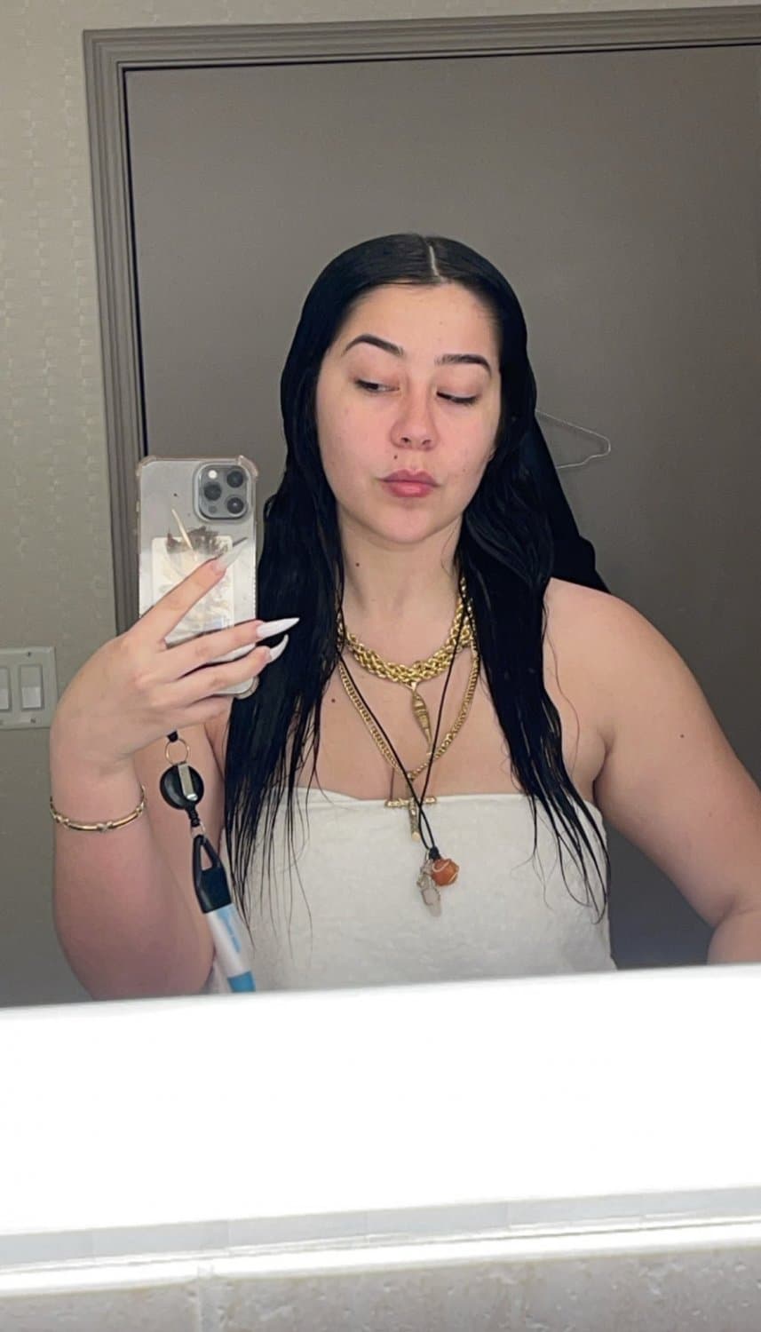 This b*tch “b.ae” needs to go nude already. She steady taking guys money & not showing shit ?