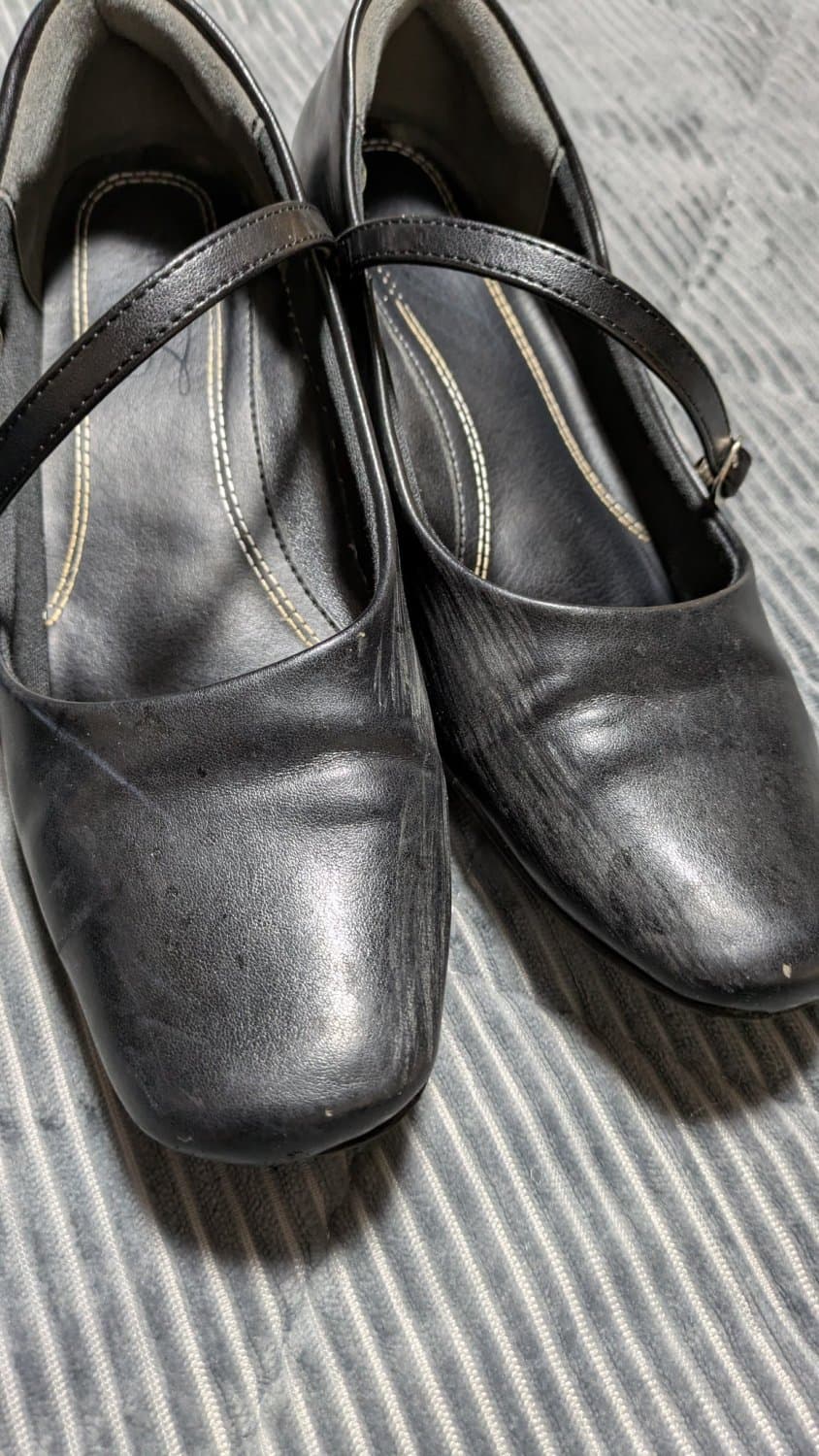 Emptying cum into shoes