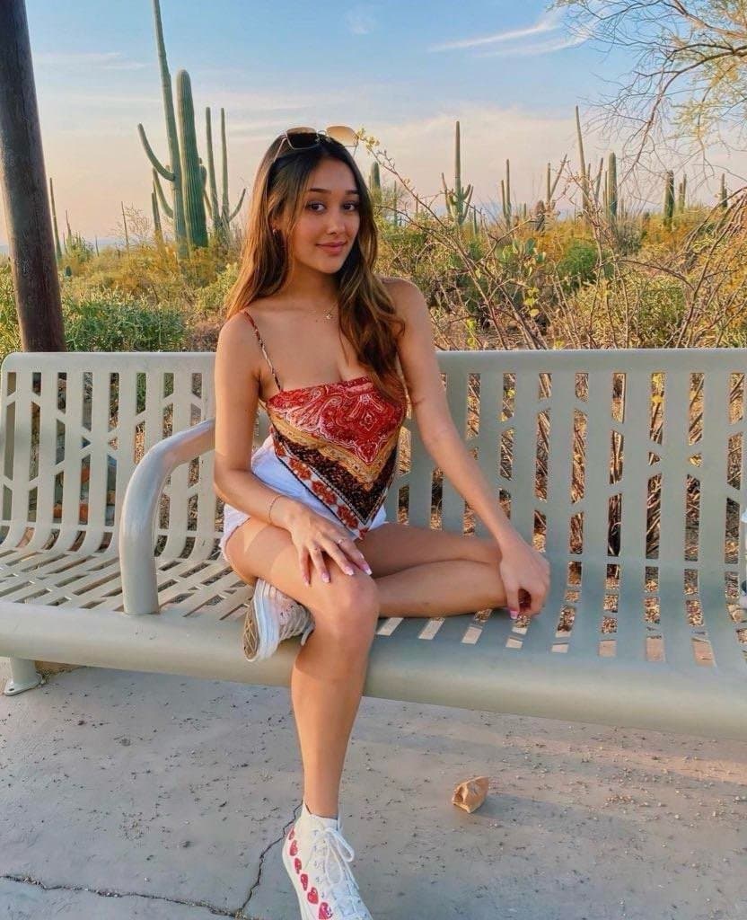 Blonde ig model College model