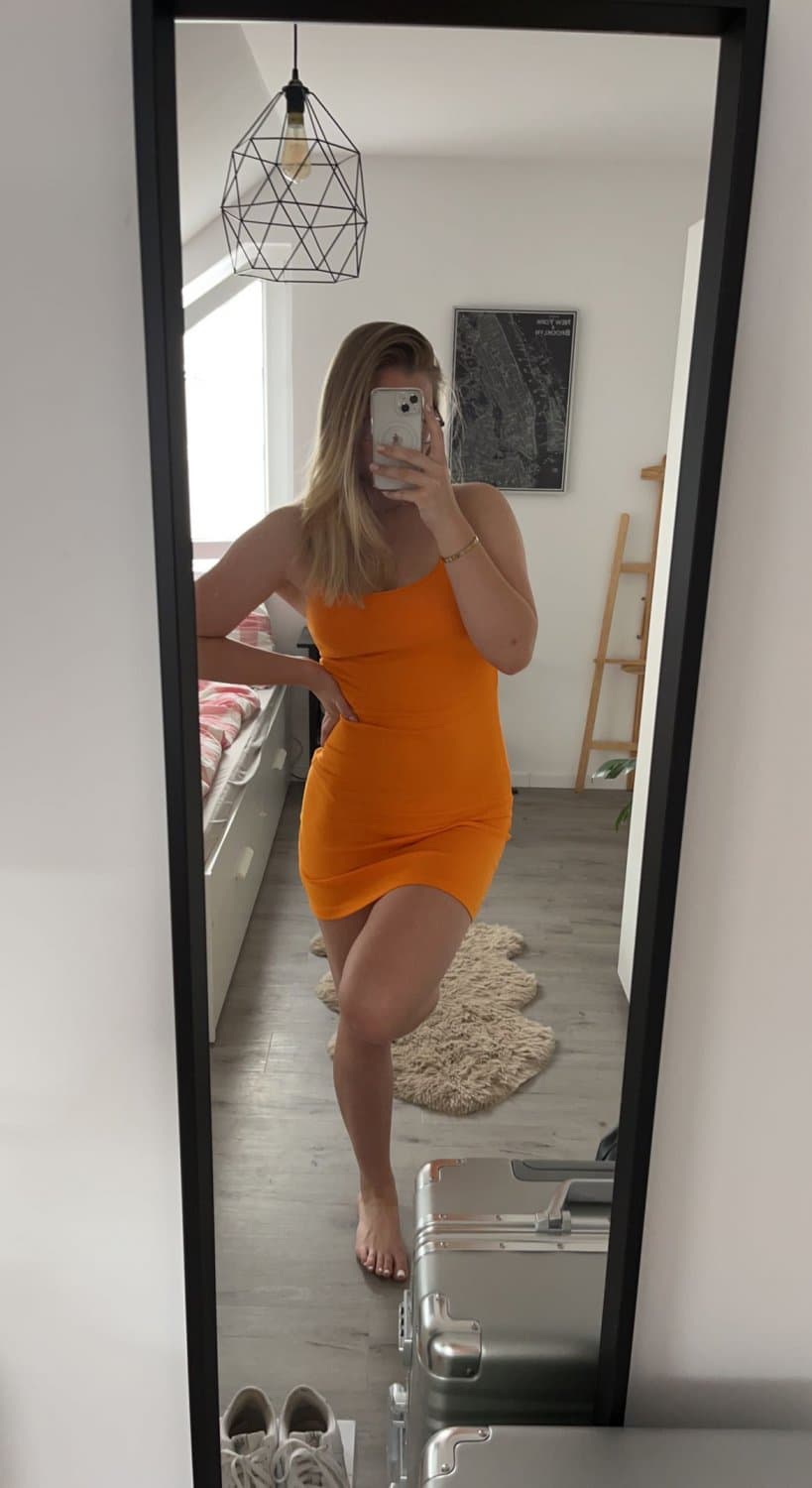 Elvira- posing for you