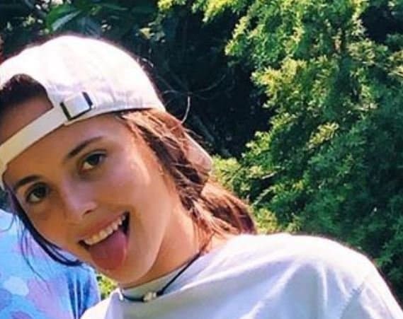 Twin sibling Emma has a slutty time at the beach